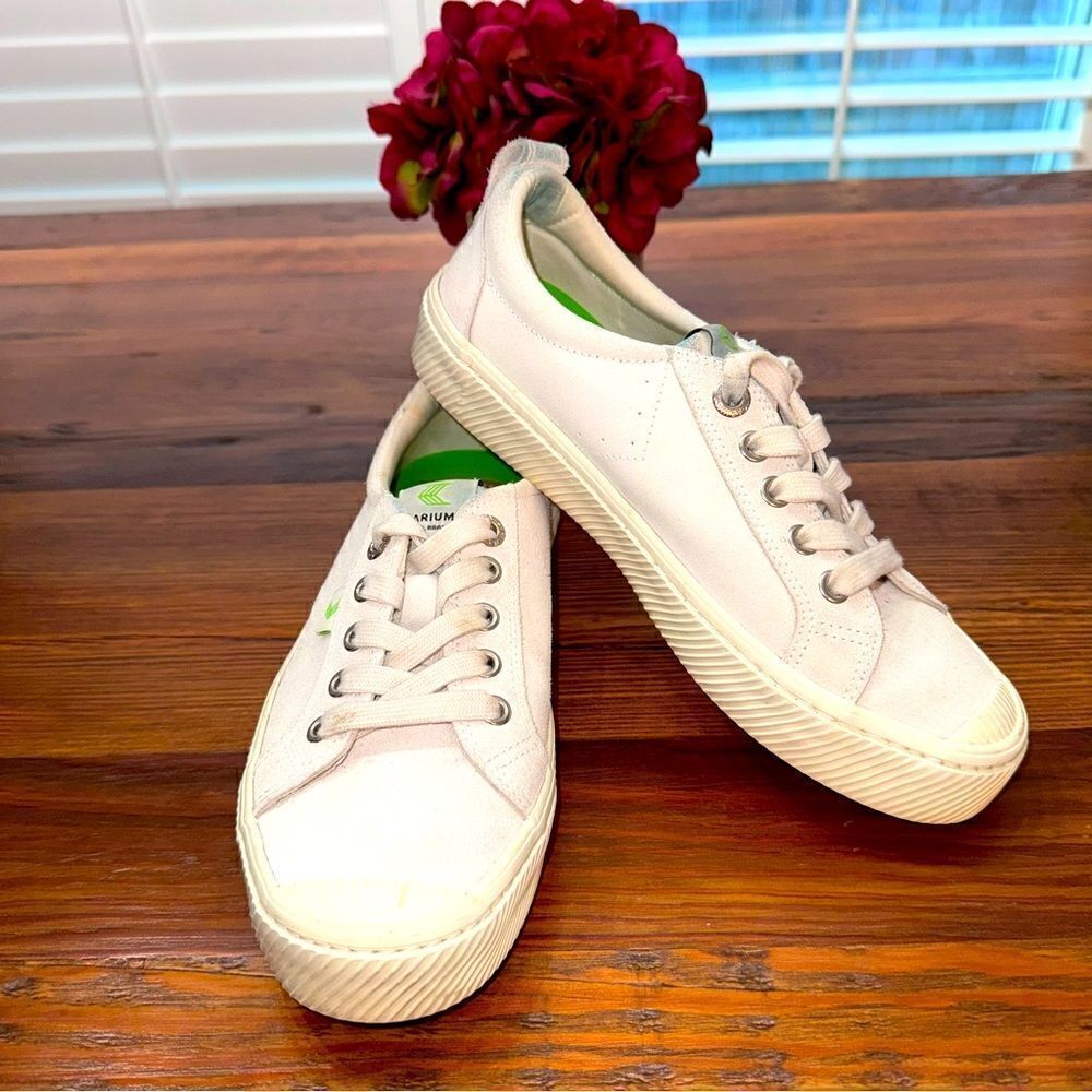 Cariuma Rio,Brasil Light grey & white ethically made Canvas Sneakers NEW-ISH!